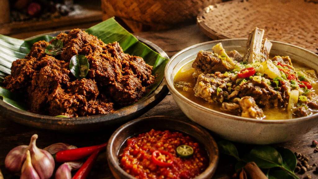 Rendang dan tengkleng khas Indonesia yang sering dimasak dari daging qurban saat Idul Adha